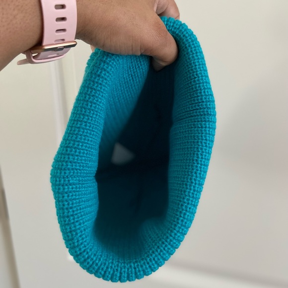 👗 NWT “Reminds Me of Tiffany’s” Blue Beanie Hat 👗 - Picture 8 of 11